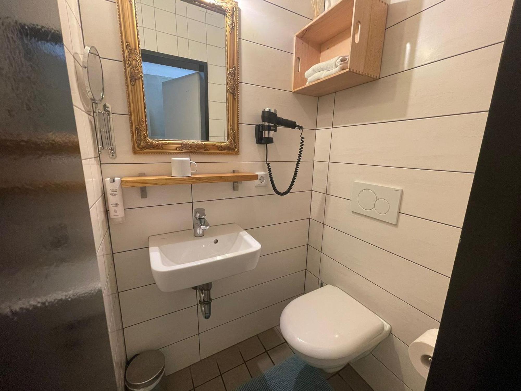 Koby Work&stay Souterrain Apartment, Wifi&komfort *