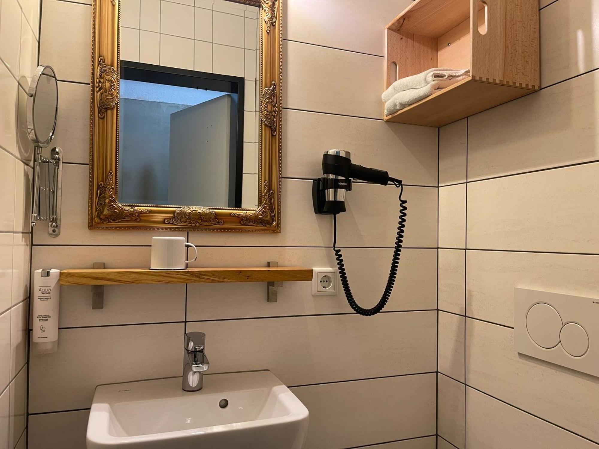 Koby Work&stay Souterrain Apartment, Wifi&komfort Апартаменты Херфорд
